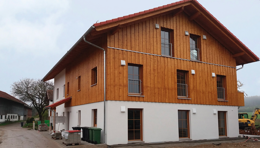 Bild 14 Maler - arbeiten  Haus Holzfassade Klinker Giebel u. Dachüberüberstand Traufe 