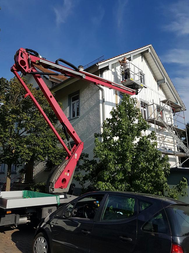 Bild 5 Maler - arbeiten  Haus Holzfassade Klinker Giebel u. Dachüberüberstand Traufe 