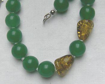 Bild 3 Edelsteinkette mit den Aventurin und den Bernstein