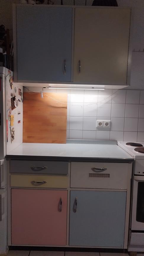 Bild 2 Vintage Küchenschrank pastelfarben mit Brotfach