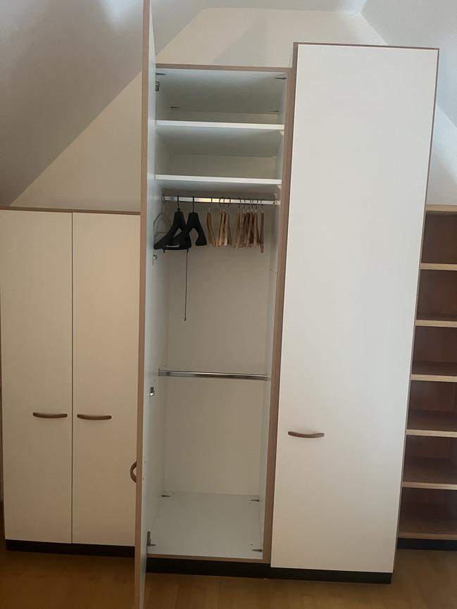 Bild 15 Wohnmöbel