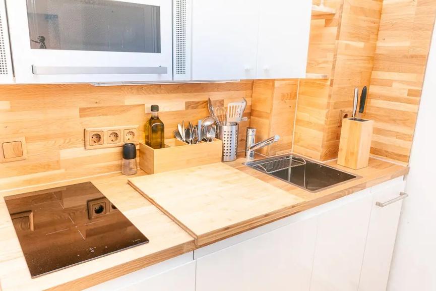 Bild 3 Möbliertes Studio 25 m² St. Pauli, Balkon, Vollbad, all-in 1.100 EUR, ab 1.10.