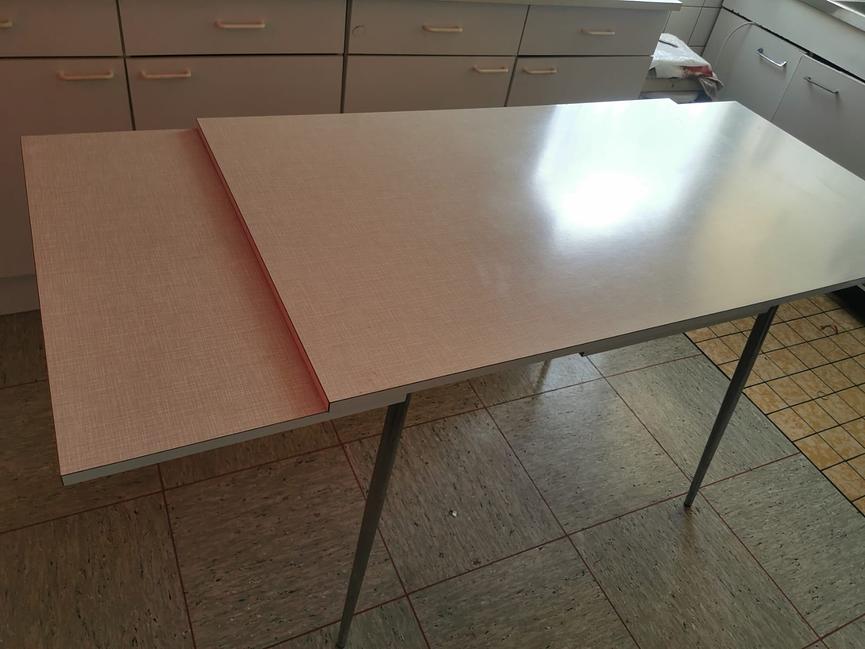 Bild 2 Küchentisch 60er Jahre