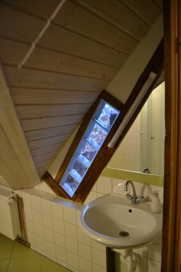 Bild 10 Geräumige DG-Wohnung mit Einbauküche
