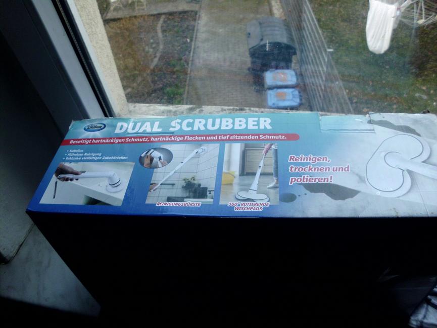Bild 7 gebe hier ein dual scrubber mit akku betrieb günstig ab mit zupehör
