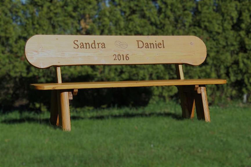 Bild 14 Gartenbank aus Holz mit Gravur. Hochzeitsgeschenk. Jubiläumsgeschenk.