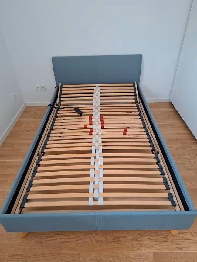 Bild 1 Verstellbares elektrisches Bett mit Matratze (120x200)