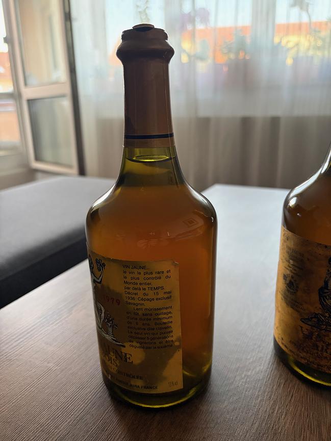 Bild 3 2 Flaschen Vin Jaune Arbois von Henri Maire aus dem Jahr 1979