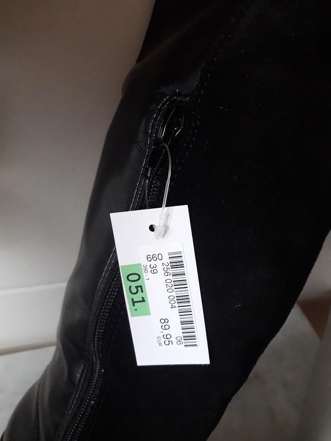 Bild 2 Verkaufe ungetragene Overkneestiefel von Tamaris in Gr. 39