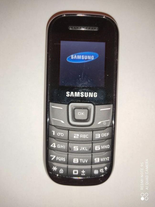 Bild 1 =>2xHandy Samsung GT-E1200=>NEU=>zusammen nur 15,-!!! :)