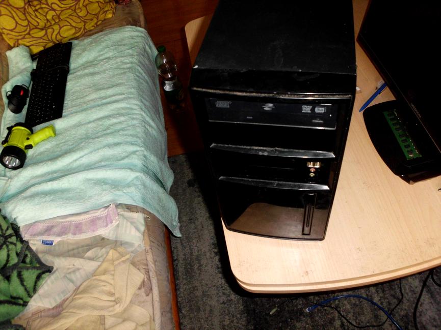 Bild 1 gebe hier ein pc zum aus schlachten und pc teile ab nur für 14euro