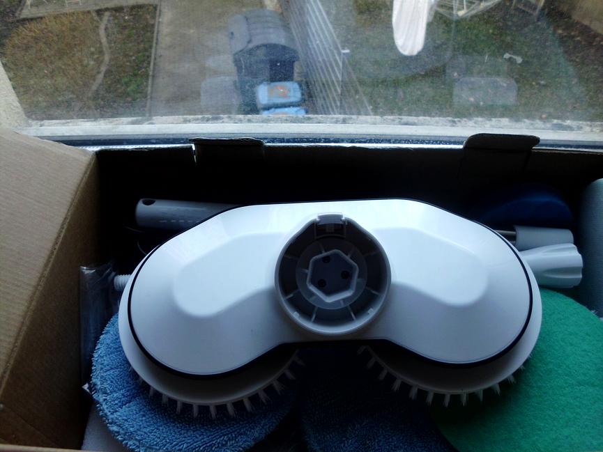 Bild 4 gebe hier ein dual scrubber mit akku betrieb günstig ab mit zupehör