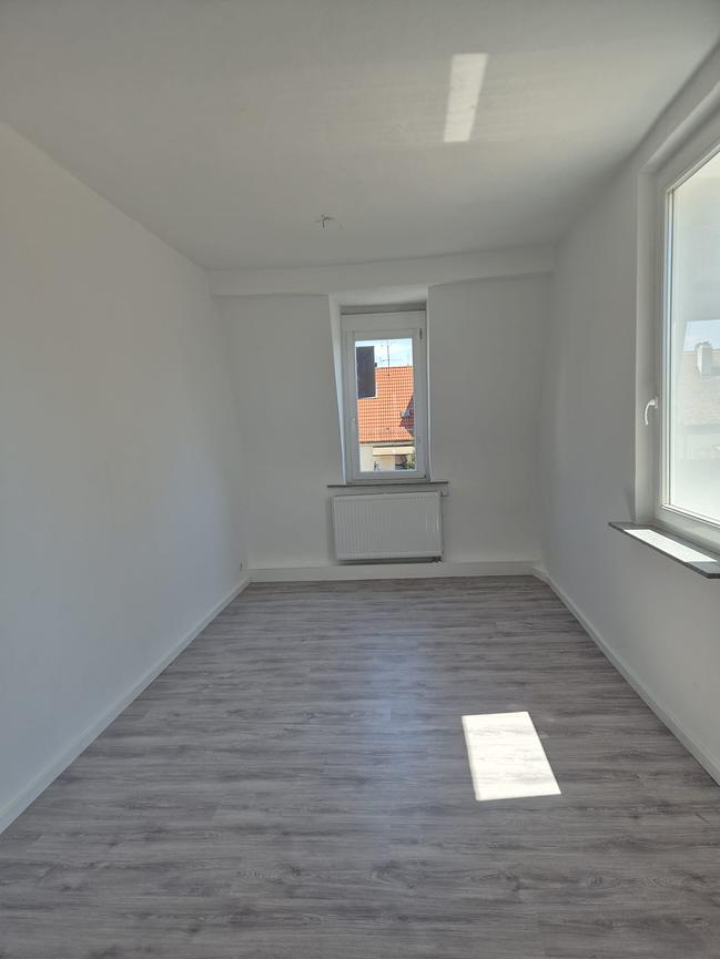Bild 1 kernsanierte 3-Zimmer-Wohnung Diese attraktive Wohnung liegt in Steinb0hl
