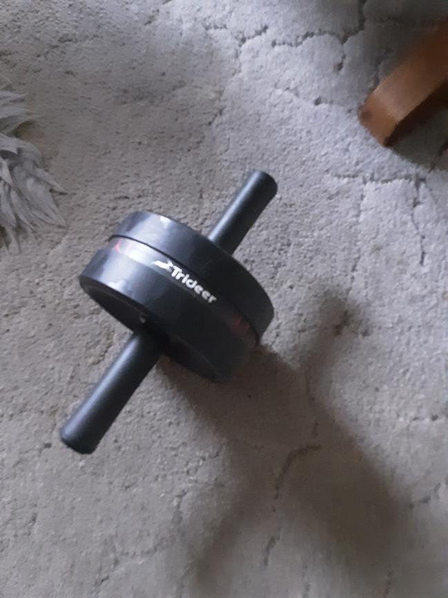 Bild 2 1 Expander und ein Bauchroller.