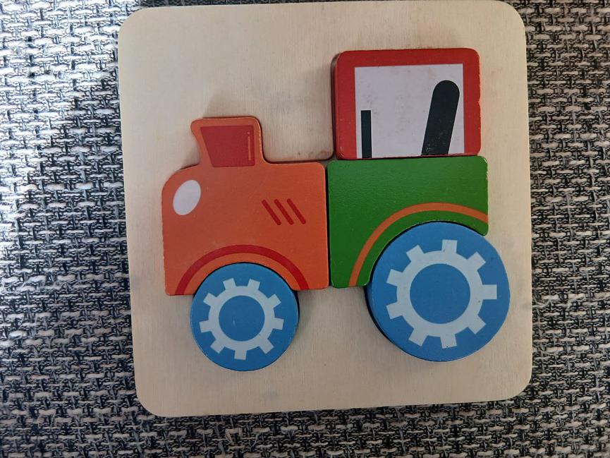 Bild 33 Kinder Klamotten unter ein 1zu verkaufen und ein großen Karton mit Kinder Spielz