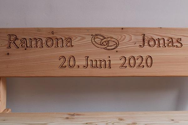 Bild 9 Gartenbank aus Lärche mit Gravur. Hochzeitsgeschenk. Frühlingsbank.
