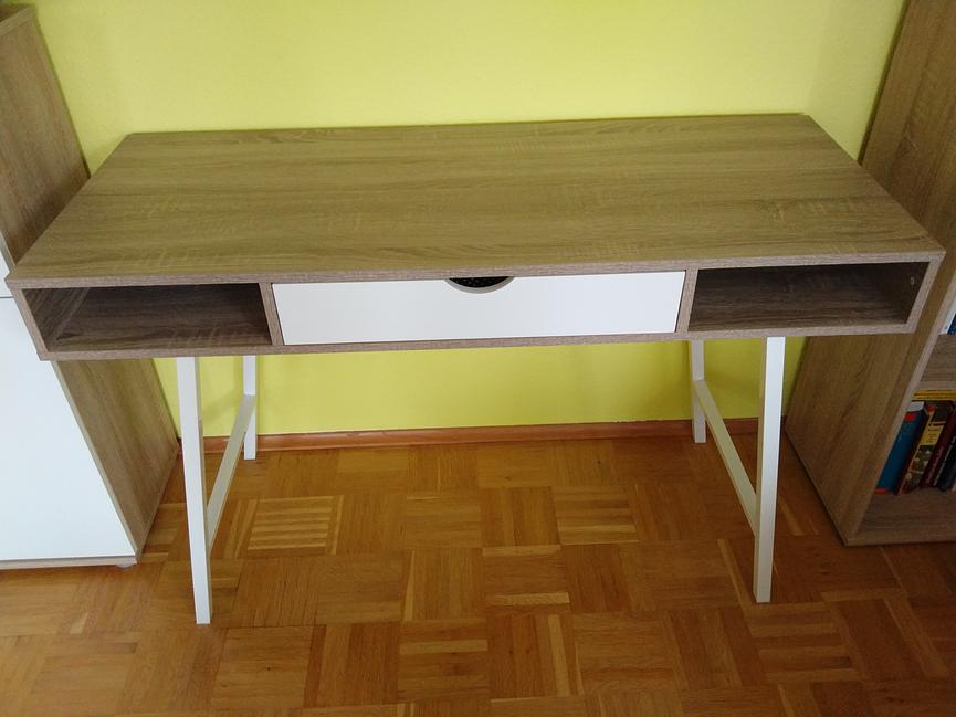 Bild 1 Schreibtisch