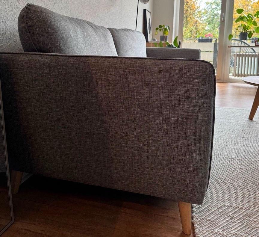 Bild 2 Graues Sofa mit Hocker zu verkaufen