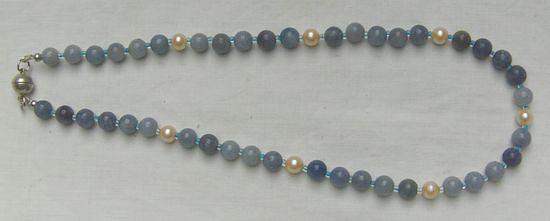 Bild 3 Blauquarzkette mit Perleneinlagen