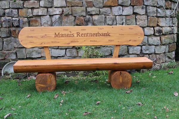 Bild 4 Gartenbank aus Lärche mit Gravur. Jubiläums Geschenk. Weinachtsgeschenk.