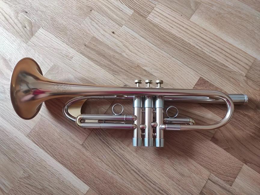 Bild 5 Bb. Trompete Adams A8 Selected Goldmessing 045