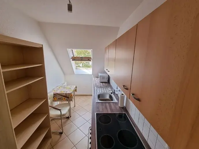 Bild 10 Ich vermiete eine 2-Zimmer-Dachgeschosswohnung mit Küche, Bad und Flur in Golis