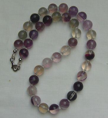 Bild 3 Edelsteincollier mit den Fluorit
