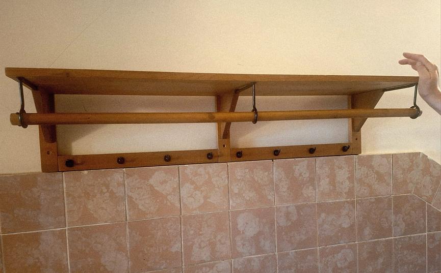 Bild 2 Wandgaderobe zu verschenken