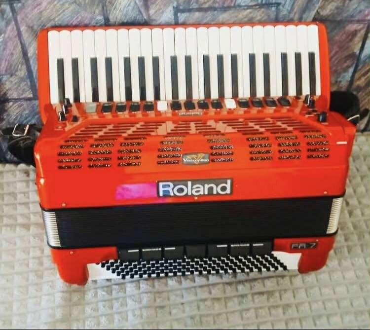 Bild 1 Roland FR-7-Akkordeon