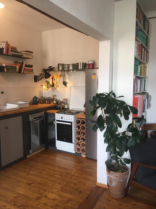 Bild 3 Schöne 2-Zimmer Altbauwohnung zur Untermiete (14.04-04.06)
