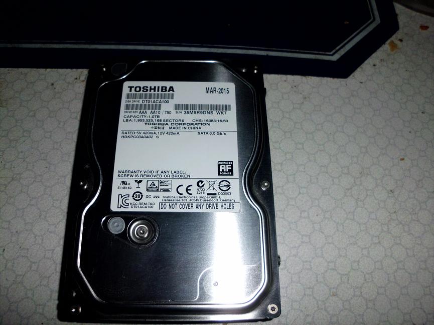 Bild 1 gebe hier ein mal windows 11pro dvd mit kay dazu eine 1tb hdd festplatte ab