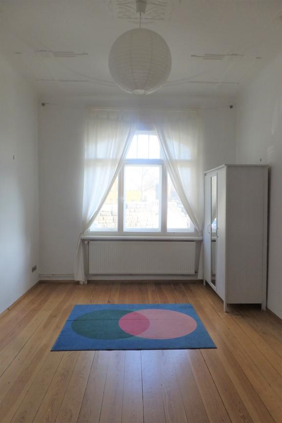 Bild 1 helles Zimmer im Grünen