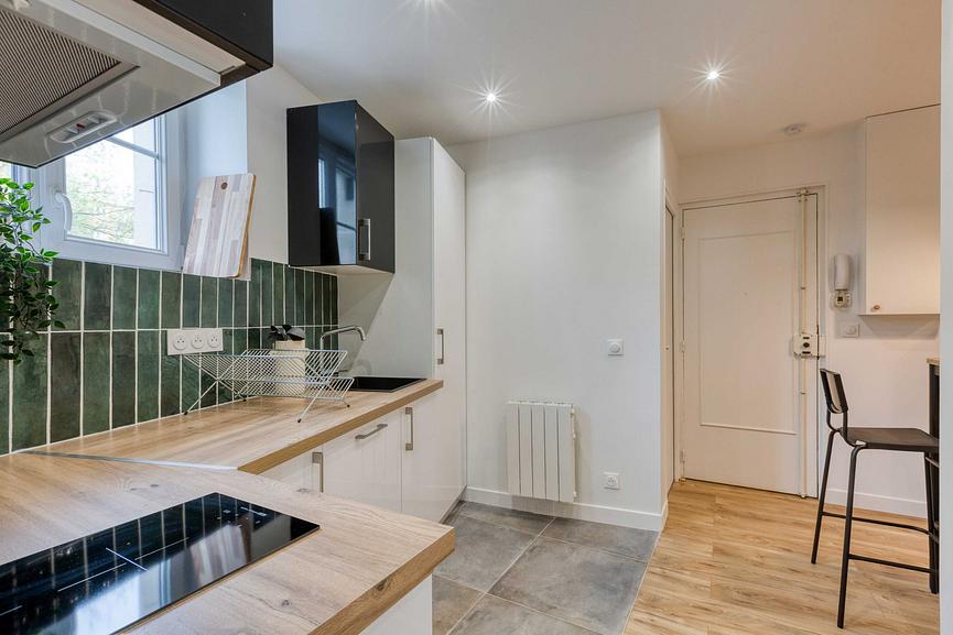 Bild 1 44 m² große, komplett möblierte Wohnung im 1. Stock eines Gebäudes mit Aufzug
