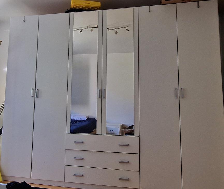 Bild 1 Kleiderschrank weiß groß schön sehr guter Zustand H 222 X B 270 x T 60