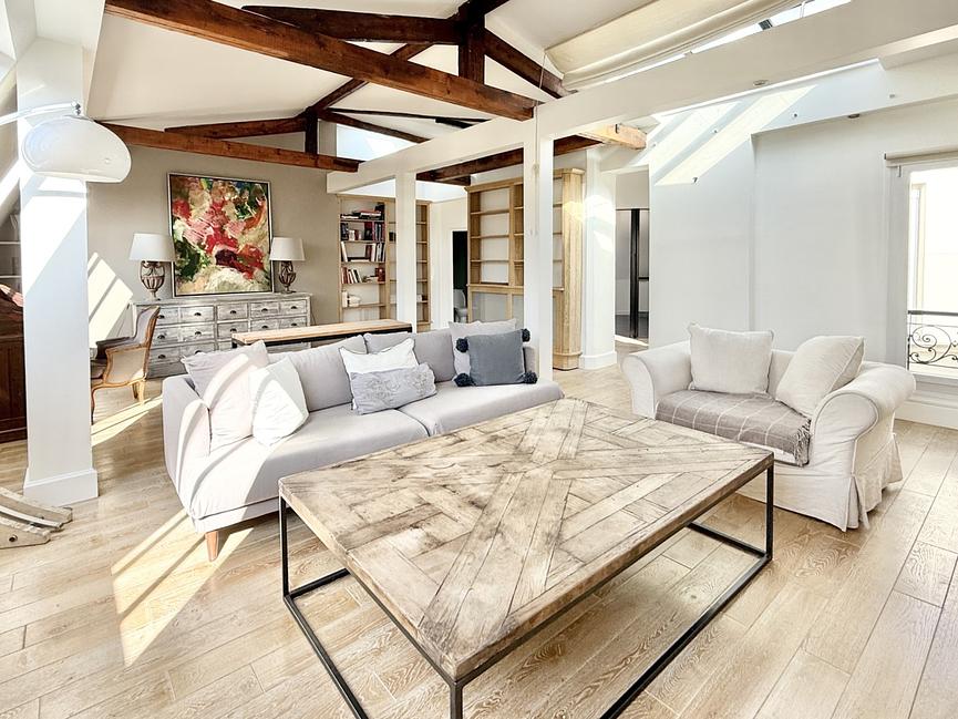 Bild 1 160 m² große, möblierte Maisonette-Wohnung in einem eleganten Gebäude mit Aufzug