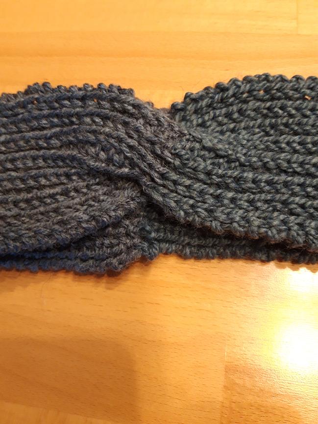 Bild 4 Stirnband handgestrickt