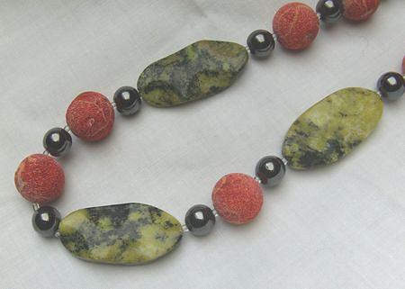 Bild 4 Edelsteinkette mit Türkis, Koralle, Hämatit