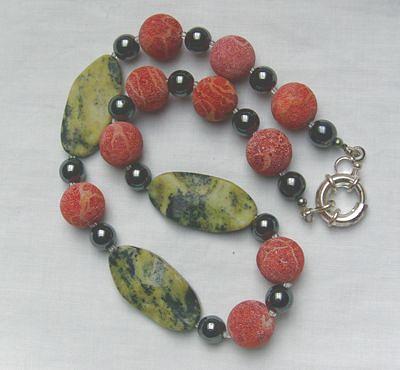 Bild 5 Edelsteinkette mit Türkis, Koralle, Hämatit