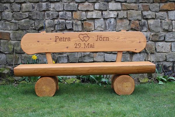 Bild 3 Gartenbank aus Lärche mit Gravur. #Hochzeitsgeschenk. #Weinachtsgeschenk. #Holz