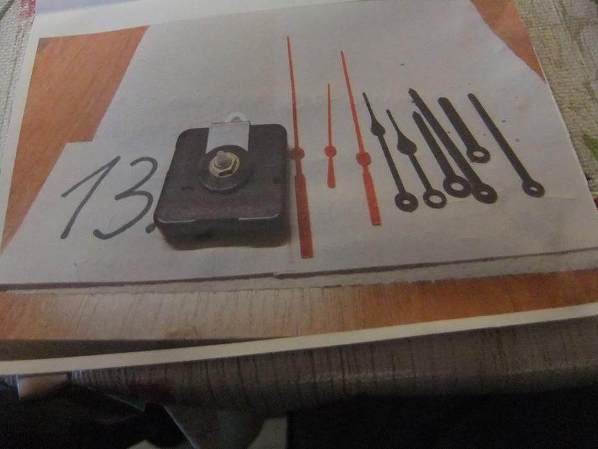 Bild 1 'VERKAUFE QUARZUHRWERK WELLE 6 mm NEU VIELE ZEIGER KUNSTOFF ZEIGER v