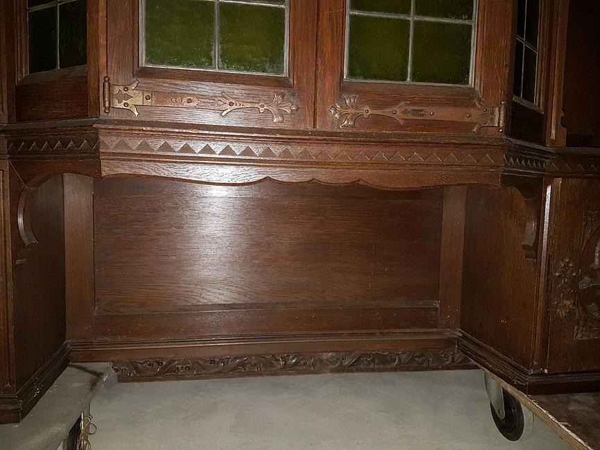 Bild 14 altes Buffet ca 200 Jahre alt mit Bleiverglasung 2,75 hoch 1,60 breit 80 tief ec