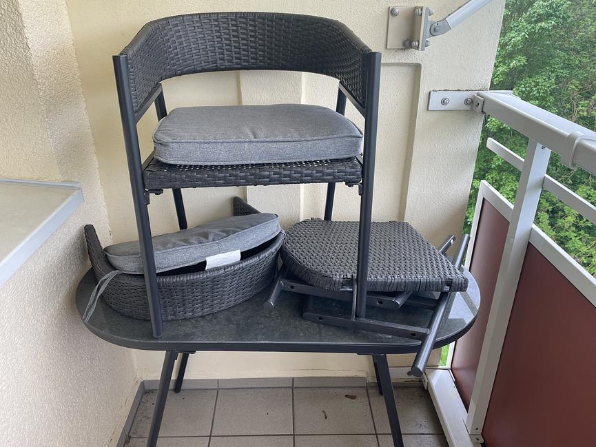 Bild 1 Balkonmöbel