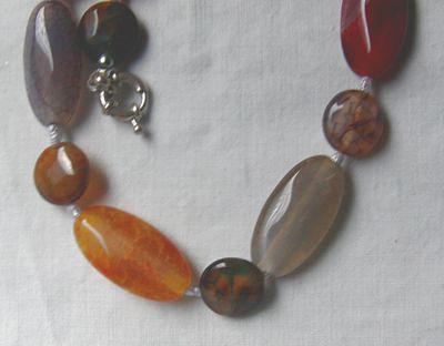 Bild 6 Edelsteinkette mit einen Regenbogenachat