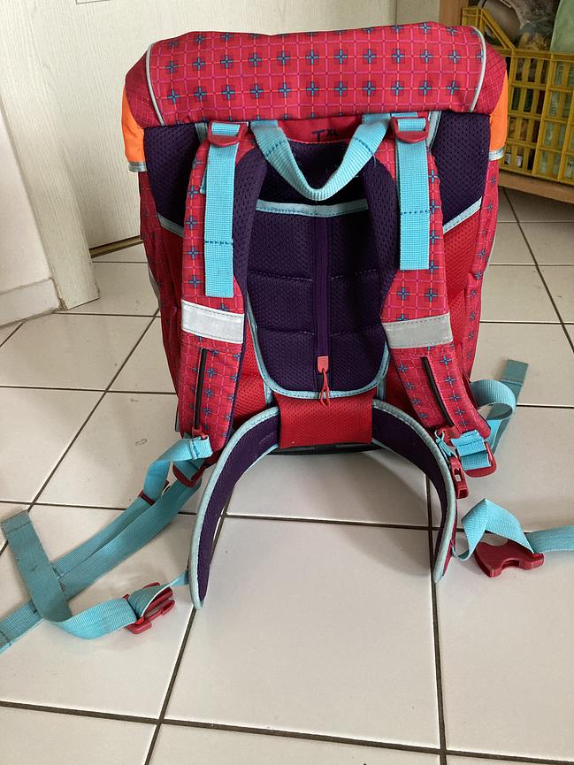 Bild 3 Ranzen (Scout) mit Zubehör für Mädchen 