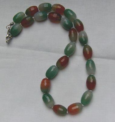Bild 4 Edelsteinkette mit einen Regenbogenachat
