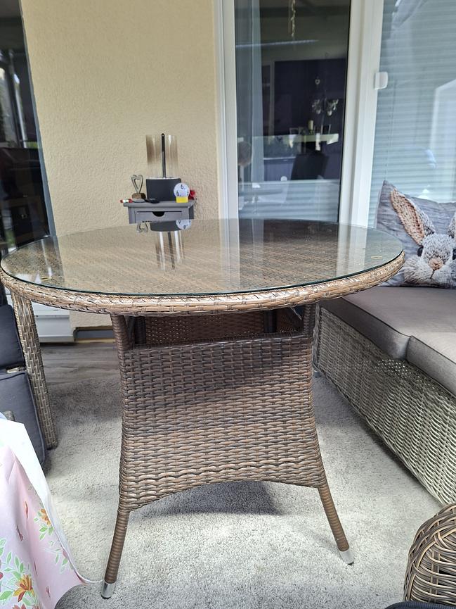 Bild 2 Gartentisch Rattan