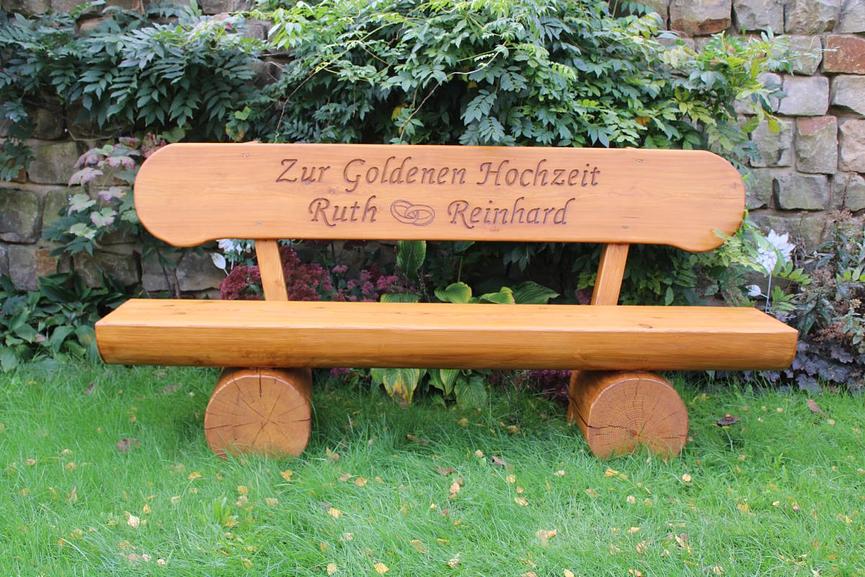 Bild 4 Gartenbank aus Lärche mit Gravur. Hochzeitsgeschenk.