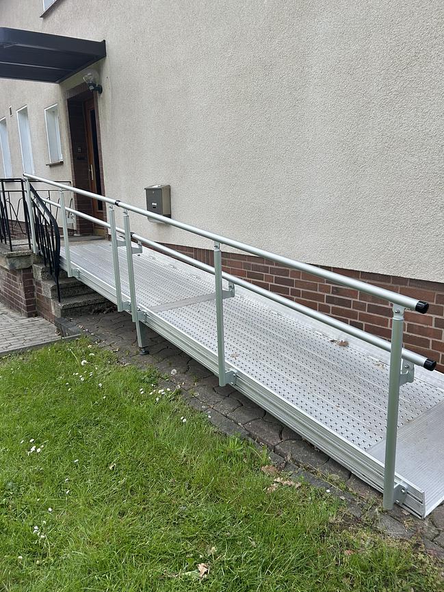 Bild 1 Rampe für Rollstuhl - barrierefreier Zugang