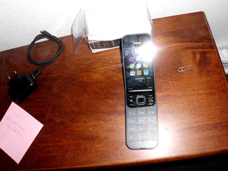 Bild 5 Ich gebe ein unbenutztes Nokia 2720 Dual-Tasten-Handy mit 2Gin Schwarz ab.