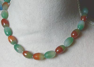 Bild 7 Edelsteinkette mit einen Regenbogenachat